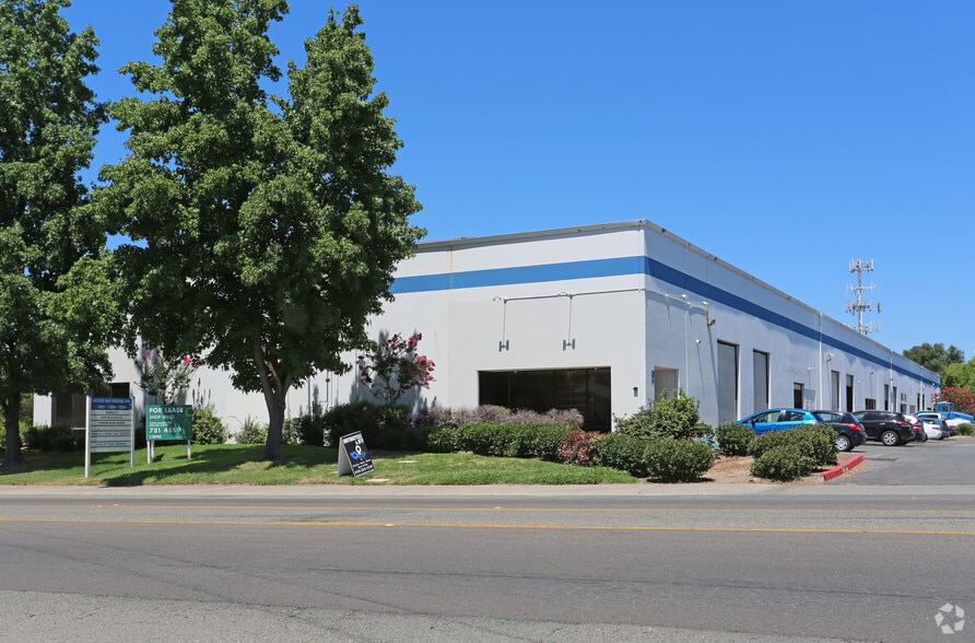 More Photos Of 7307 Roseville Rd, Sacramento Unknown For Lease