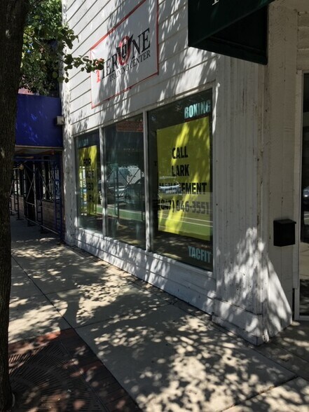 More Photos Of 1017 Davis St, Evanston Storefront For Lease