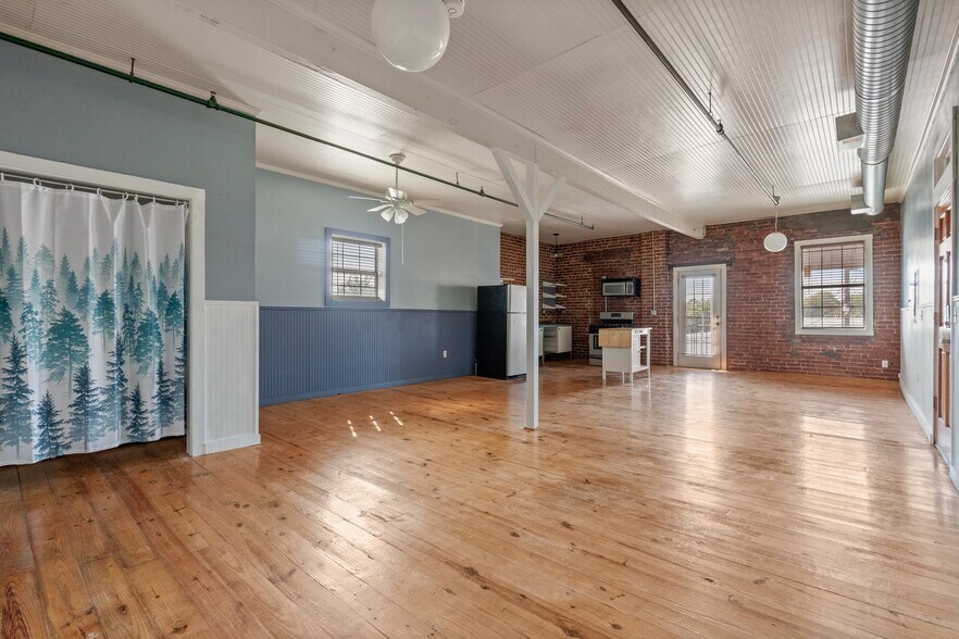 More Photos Of 116-118 N Main St, Sand Springs Storefront Retail Residential For Sale