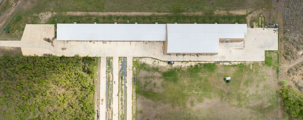 More Photos Of 4300 S US Highway 281, Pleasanton Warehouse For Lease