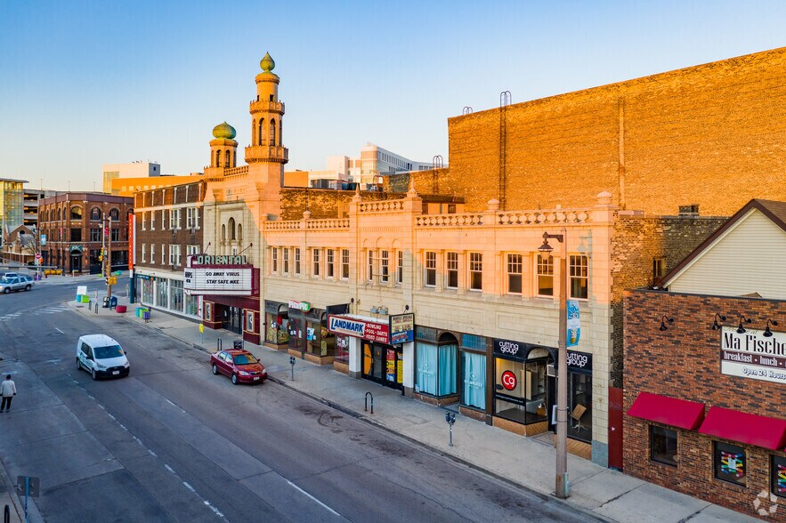 2216 N Farwell Ave, Milwaukee, WI 53202 Retail For Lease