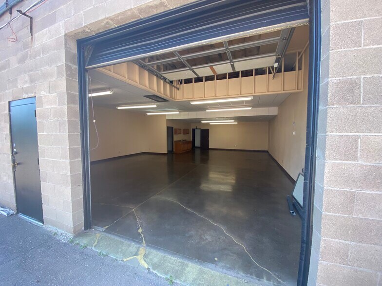 More Photos Of 1315 Nelson St, Lakewood Warehouse For Lease