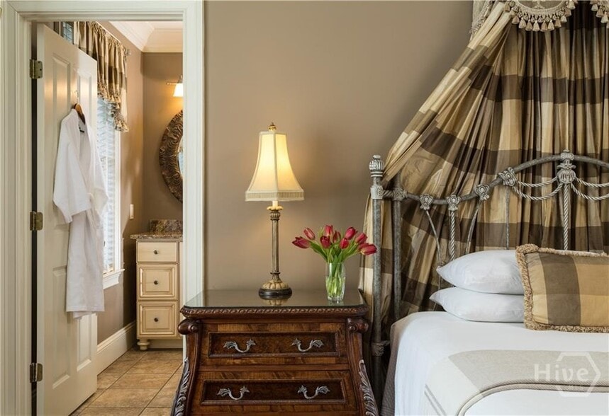 More Photos Of 109 W Liberty St, Savannah Hospitality For Sale