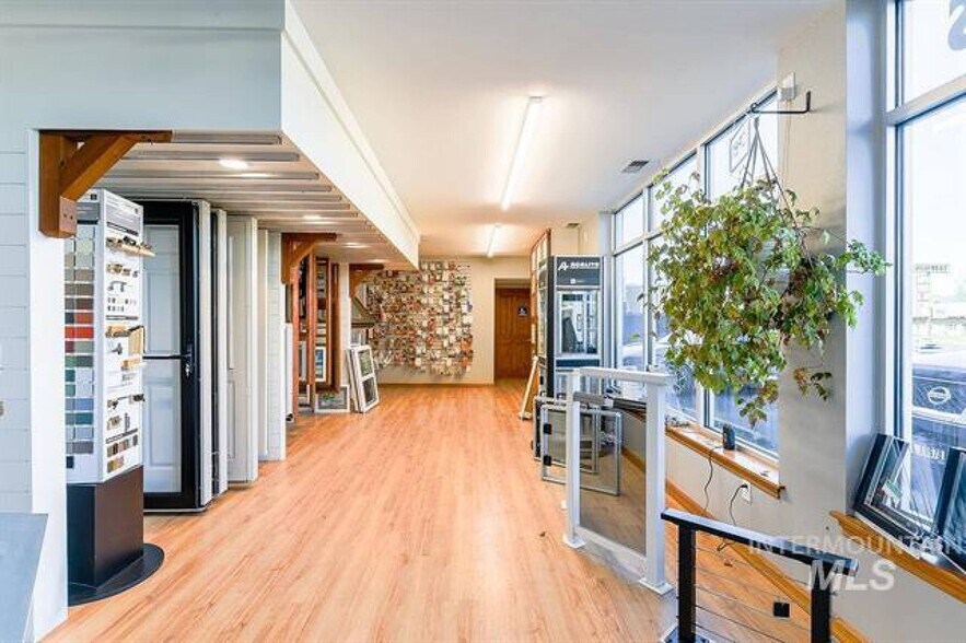 More Photos Of 603 & 621 N Main St, Moscow Distribution For Sale