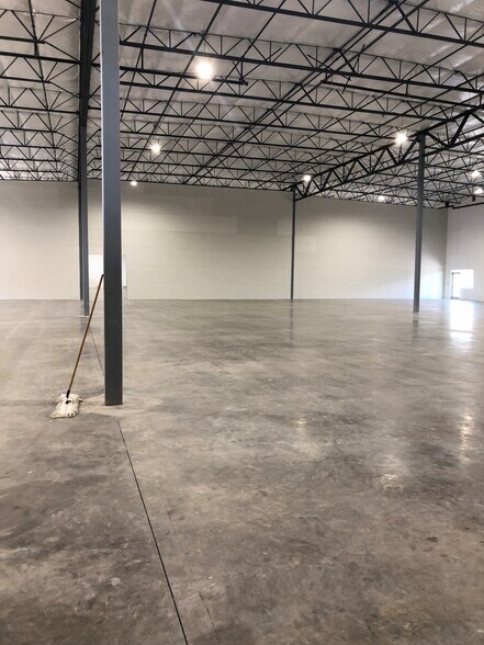 More Photos Of 3425 S Pacific Hwy, Medford Warehouse For Lease