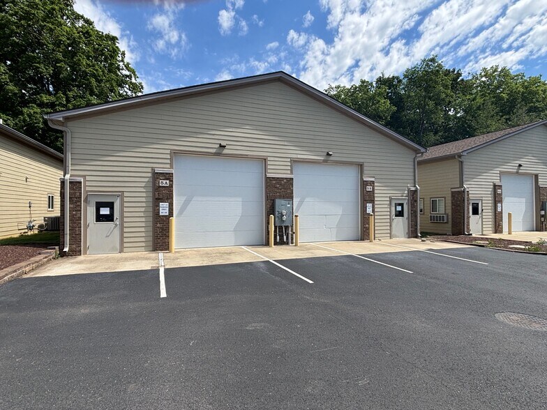 Primary Photo Of 1035 Parkway Dr, Spring Hill Light Distribution For Lease