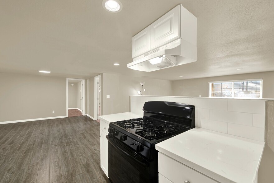 More Photos Of 124 S Porter Rd, Dixon Service For Sale