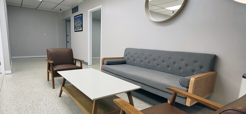 More Photos Of 6818-6824 S Manhattan Ave, Tampa Coworking Space