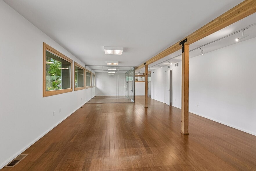 More Photos Of 901 NE 23rd Ave, Saint Anthony Office For Sale