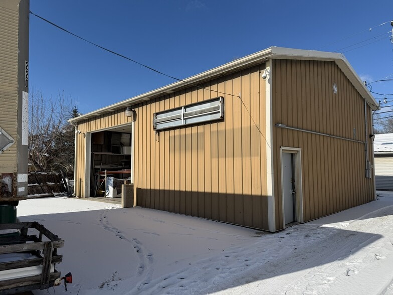 More Photos Of 1027 Moen Ave, Rockdale Warehouse For Lease