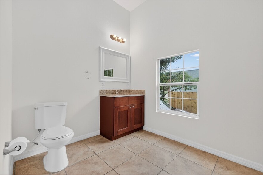 More Photos Of 105 W Columbus Dr, Tampa Office Residential For Sale