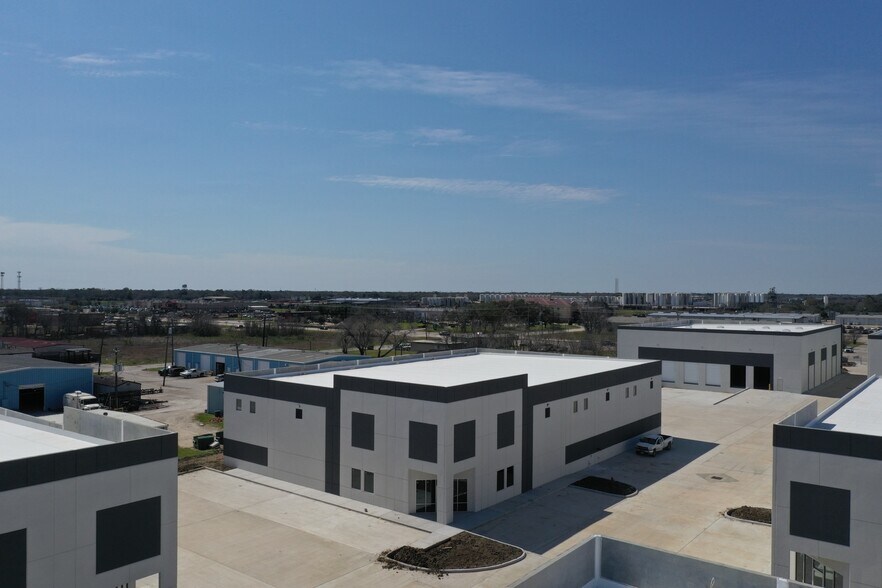 More Photos Of 1613 Main st, Pearland Unknown For Lease