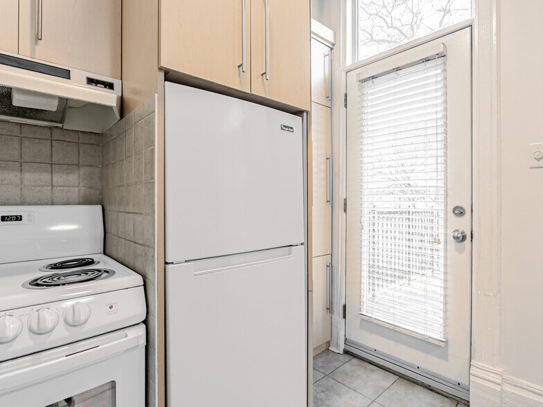 More Photos Of 24 Webster Av, Toronto Apartments For Sale