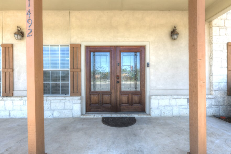 More Photos Of 1492 S Seguin Ave, New Braunfels Medical For Lease