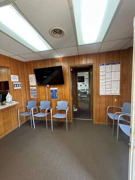 More Photos Of 600-604 W Washington St, Suffolk Storefront Retail Office For Lease