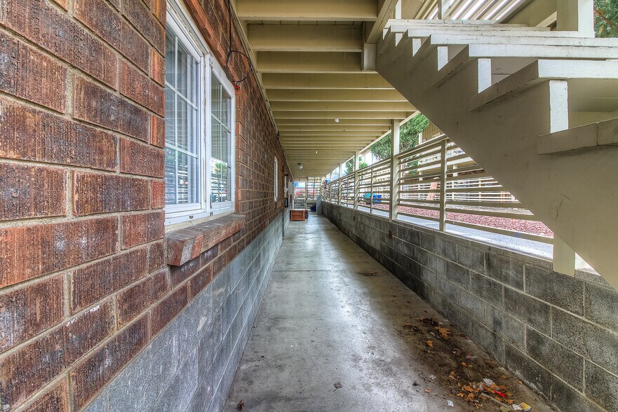 More Photos Of 8-10 S 11th Ave, Yakima Apartments For Sale