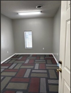 More Photos Of 1340 S Laurel Rd, London Medical For Lease