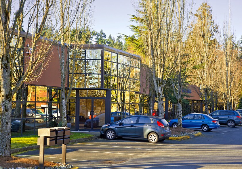 More Photos Of 8601 Willows Rd, Redmond Flex For Lease