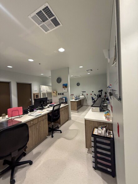 More Photos Of 2950 W Horizon Ridge Pky, Henderson Office For Sale