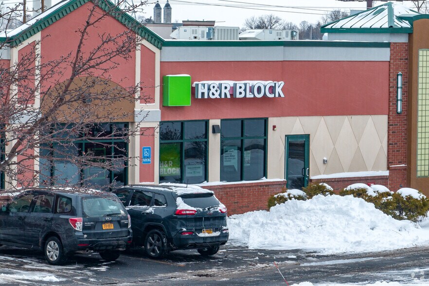 More Photos Of 2947-2949 Erie Blvd E, Syracuse General Retail For Lease
