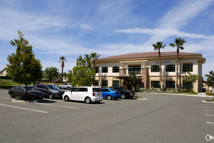 More Photos Of 2815 S Main St, Corona Medical For Lease