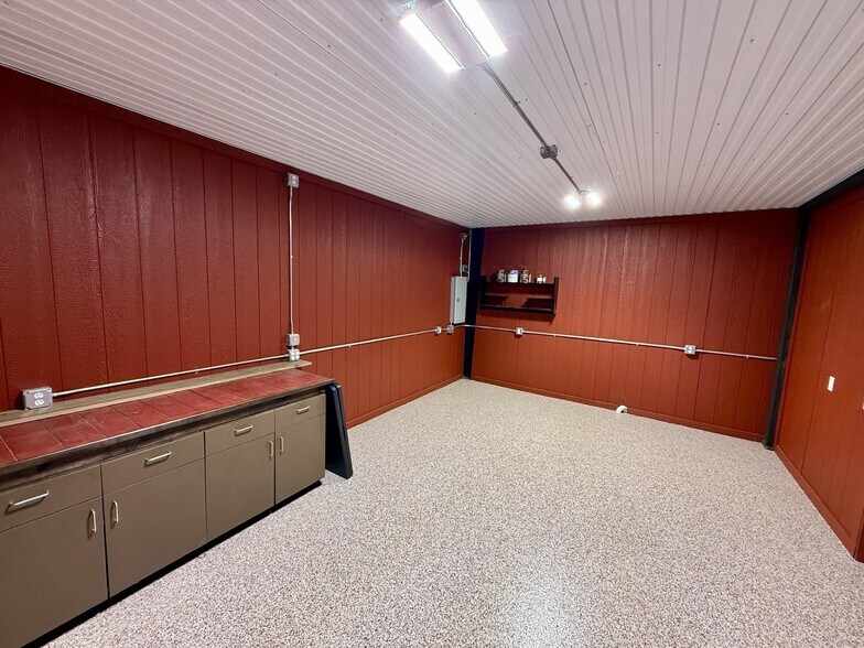 More Photos Of 663 Valerie Ave, Hudson Self Storage For Sale