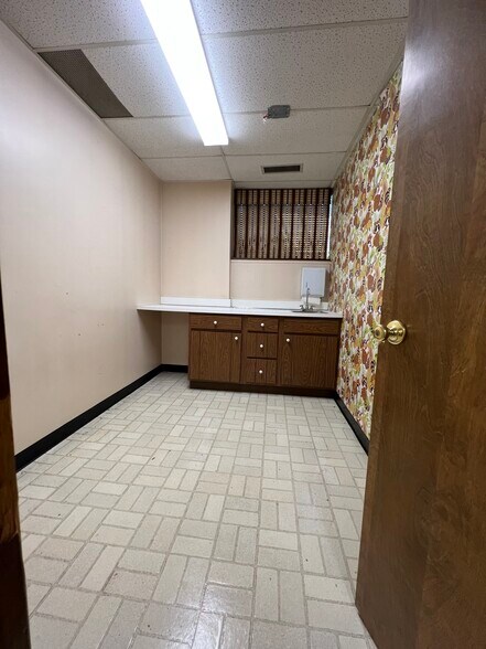 More Photos Of 21245 Lorain Rd, Fairview Park Medical For Lease