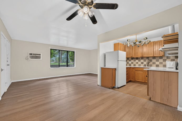 More Photos Of 450 Perrie Dr, Elk Grove Village Apartments For Sale