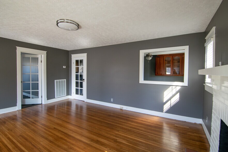 More Photos Of Off Goodlettsville town square, Goodlettsville Loft Creative Space For Sale