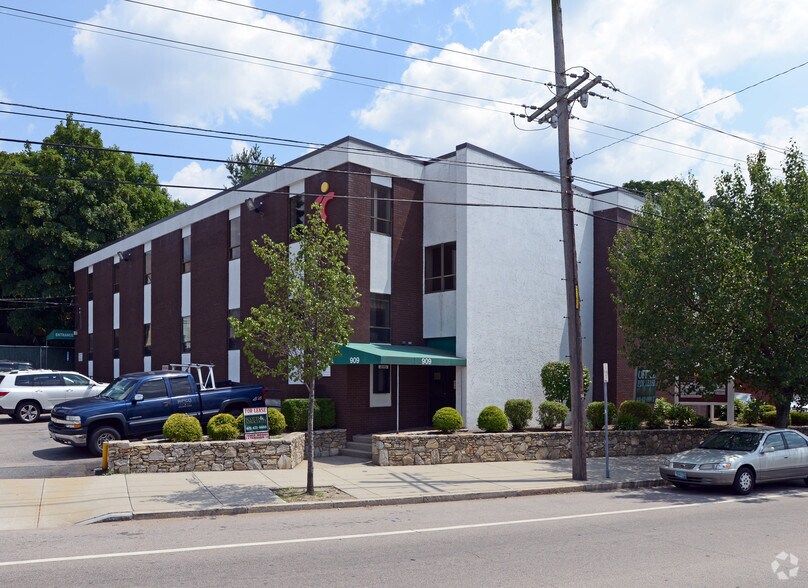 More Photos Of 909 N Main St, Providence Medical For Lease