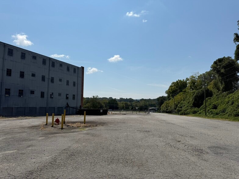 More Photos Of 315 E Main St, Elkin Industrial For Sale