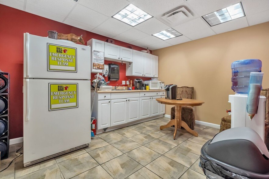 More Photos Of 8 Route 80, Killingworth Warehouse For Lease