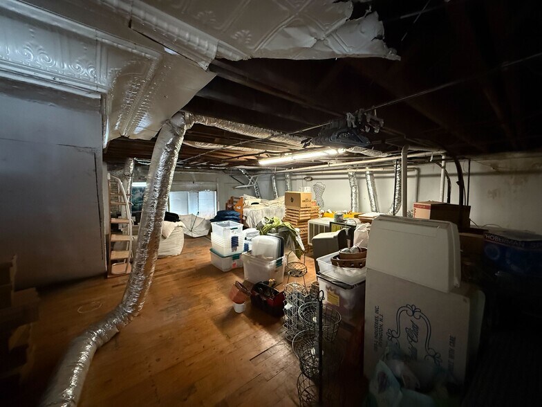 More Photos Of 120 S Main St, Joplin General Retail For Sale