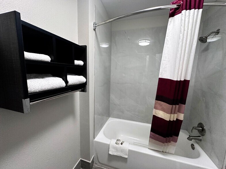 More Photos Of 5635 Tillmans Corner Pky, Theodore Hotel For Sale