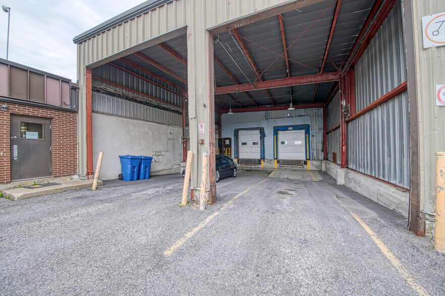 More Photos Of 1265-1325 Rue Industrielle, La Prairie Warehouse For Lease