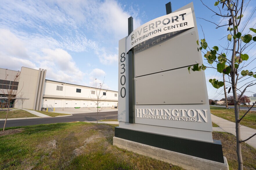 More Photos Of 8300 Cane Run Rd, Louisville Distribution For Lease