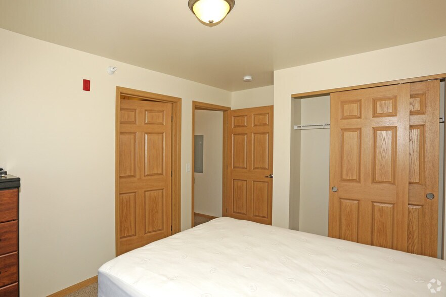 More Photos Of 501 12th Ave SE, Stanley Apartments For Lease