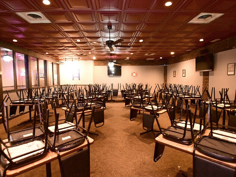 More Photos Of 7880-7890 L St, Omaha Auto Dealership For Sale