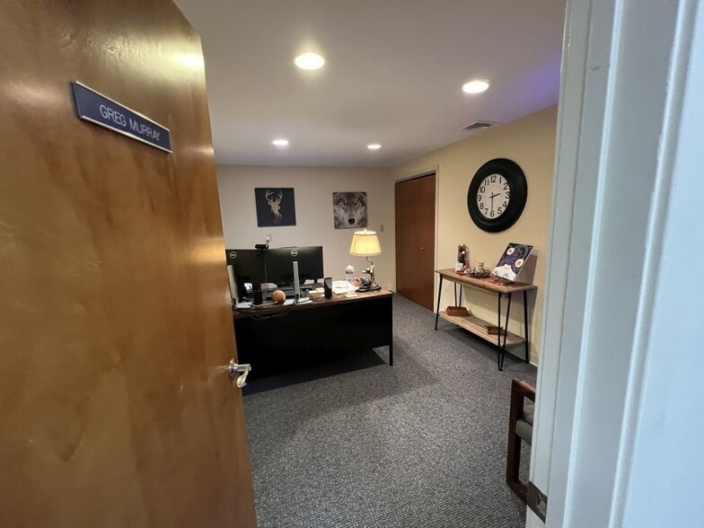 More Photos Of 31 Business Park Dr, Branford Light Manufacturing For Lease