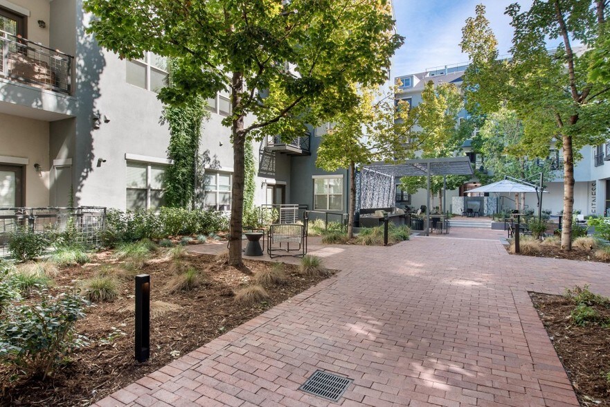 More Photos Of 1950 N Pennsylvania St, Denver Apartments For Lease