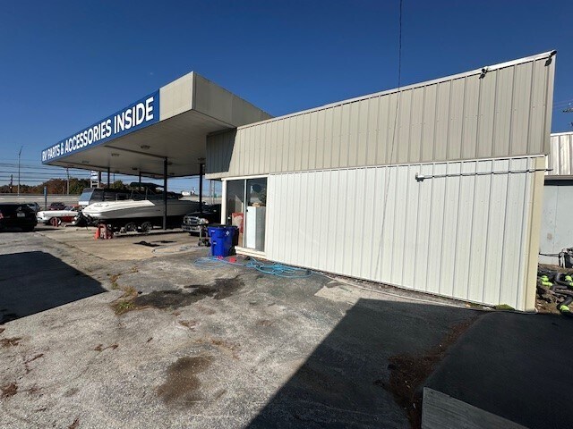 More Photos Of 21 Executive Dr, Crossville Service Station For Sale
