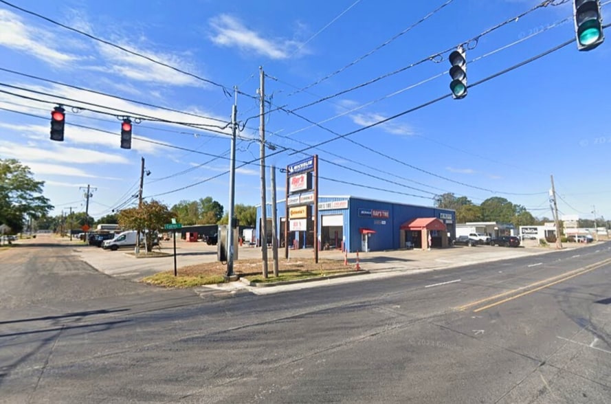 More Photos Of 1903 Cypress St, West Monroe Auto Repair For Sale