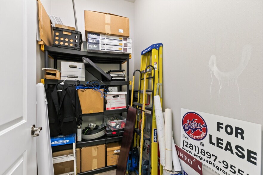 More Photos Of 13715 Office Park Dr, Houston Office For Sale