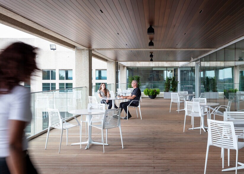 More Photos Of 901 W Walnut Hill Ln, Irving Office For Lease