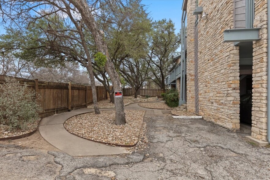 More Photos Of 5220 Tahoe Trl, Austin Apartments For Sale