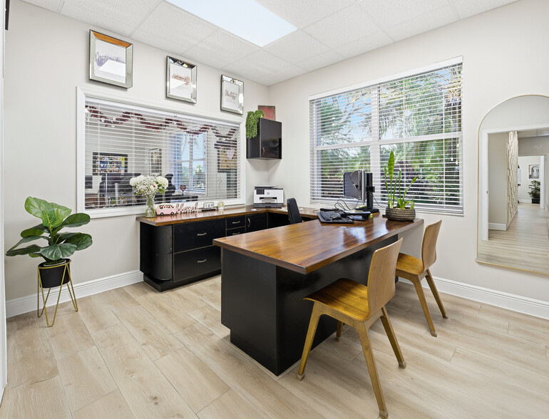 More Photos Of 1801 N Krome Ave, Homestead Office For Sale