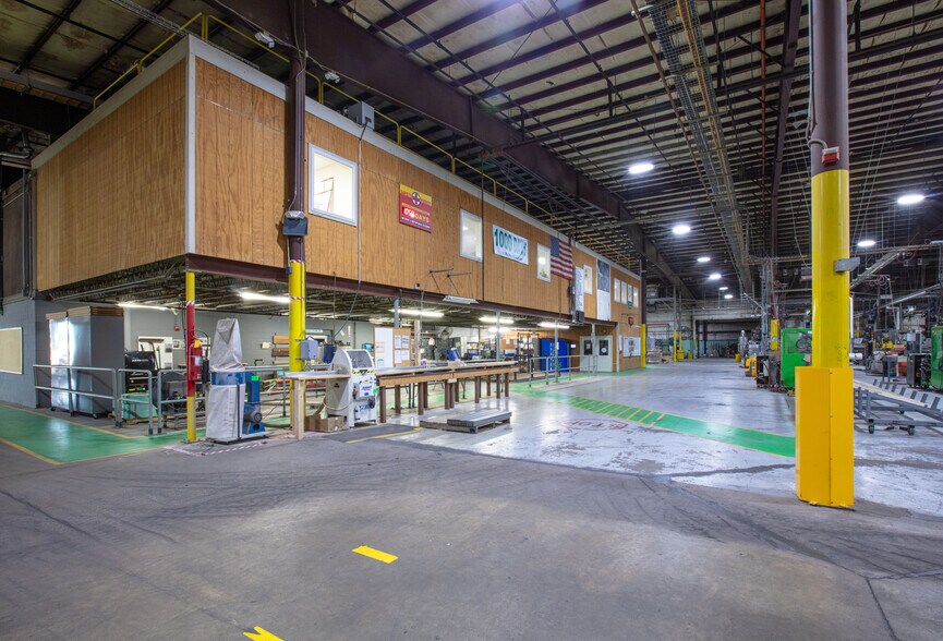 More Photos Of 8 Morin St, Biddeford Warehouse For Sale