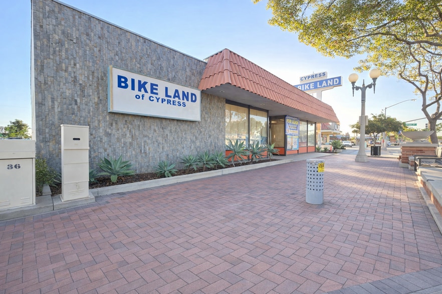More Photos Of 5530 Lincoln Ave, Cypress Freestanding For Sale