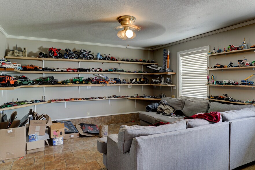 More Photos Of 206 & 208 S Meridian St, Washington Office For Sale