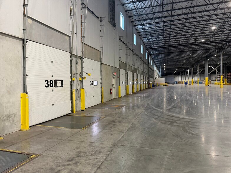 More Photos Of 140 Fulling Mill Rd, Middletown Distribution For Lease